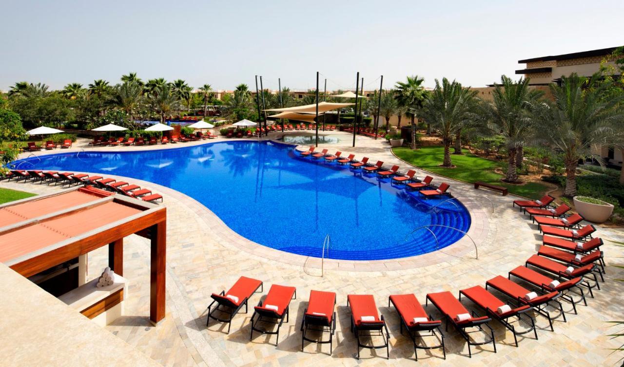 เดอะ เวสทิน อาบูดาบี กอล์ฟ รีสอร์ต แอนด์ สปา Hotel ภายนอก รูปภาพ The swimming pool at the resort