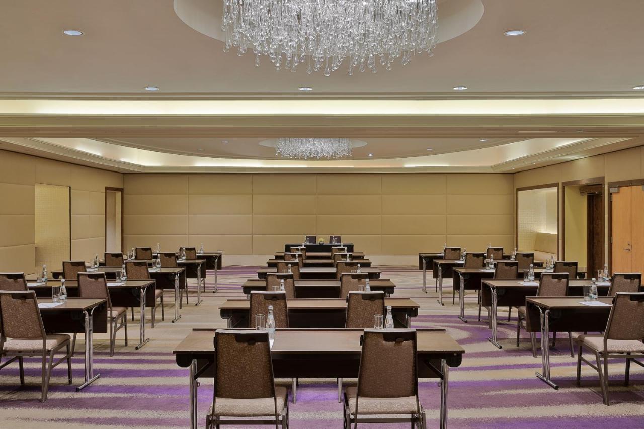 เดอะ เวสทิน อาบูดาบี กอล์ฟ รีสอร์ต แอนด์ สปา Hotel ภายนอก รูปภาพ Meeting room