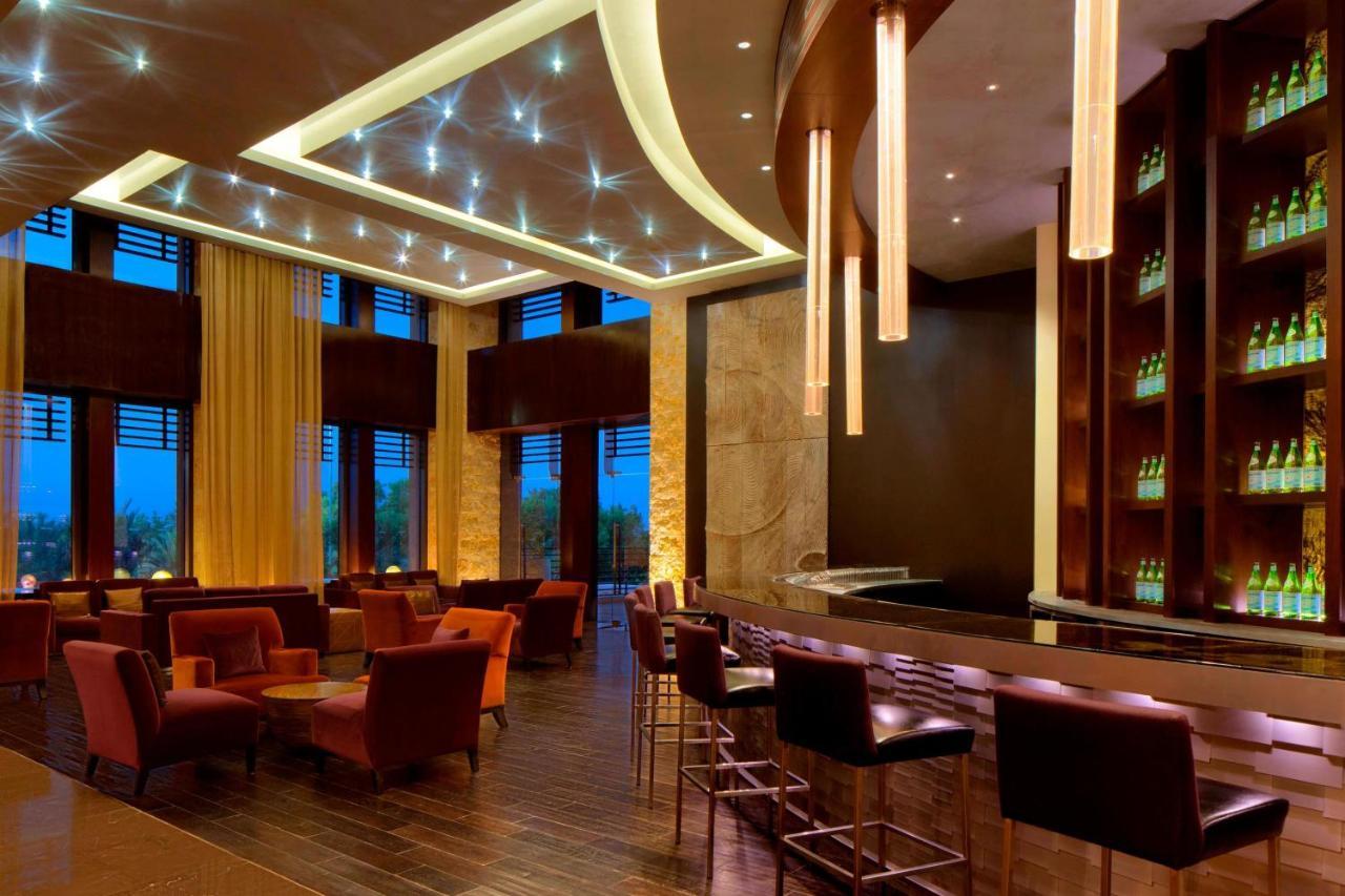 เดอะ เวสทิน อาบูดาบี กอล์ฟ รีสอร์ต แอนด์ สปา Hotel ภายนอก รูปภาพ The bar at the Westin