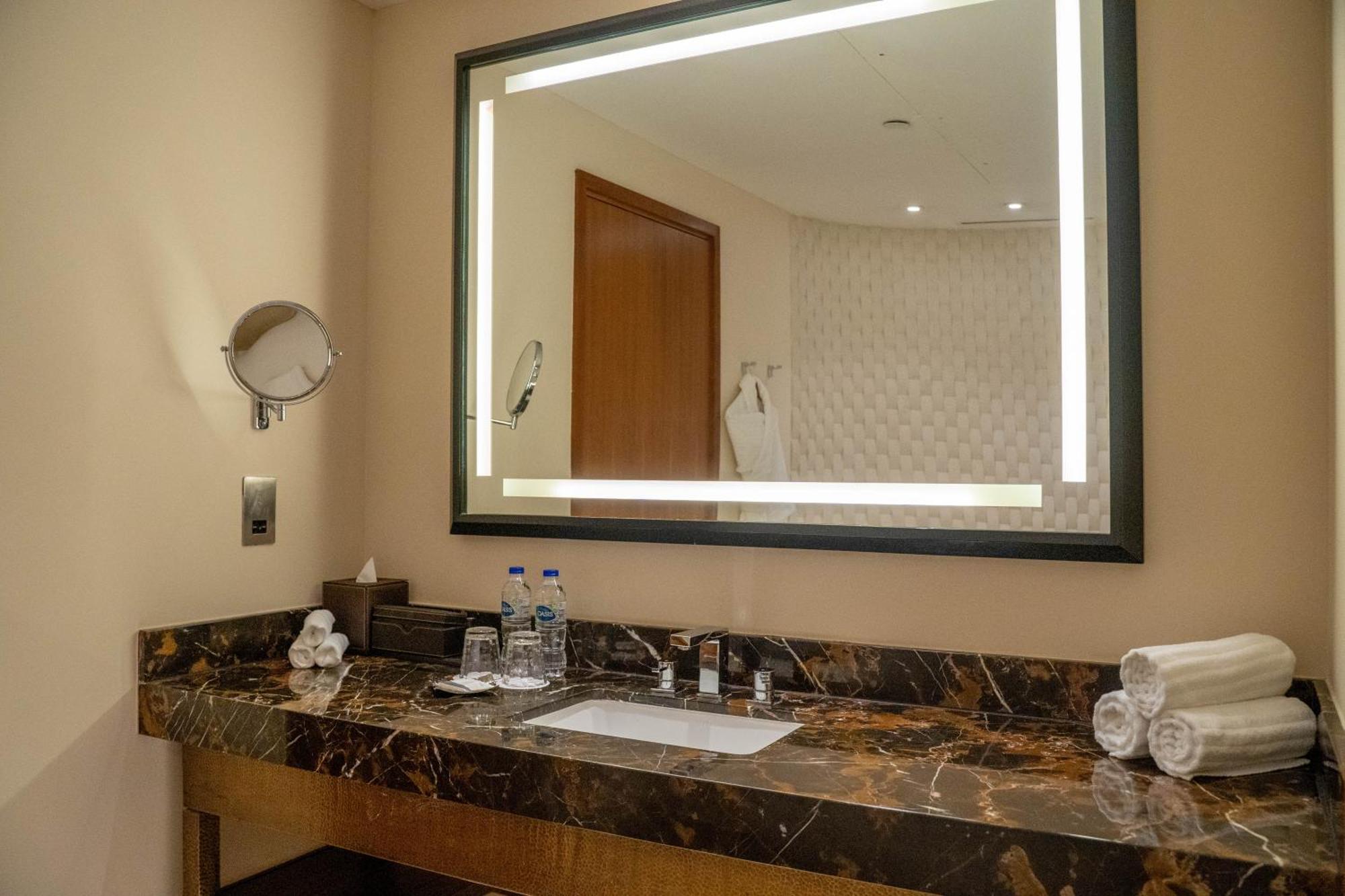 เดอะ เวสทิน อาบูดาบี กอล์ฟ รีสอร์ต แอนด์ สปา Hotel ภายนอก รูปภาพ